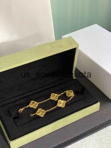 Kedja 2023 Luxury Van Clover Designer Armband Pearl 4 Pieces 18K Gold Armband Halsbandörhängen Diamond Wedding Laser Brand Armband Charm X0909C240410