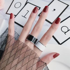 Abartılı siyah beyaz seramik işaret parmak yüzüğü kadın basit titanyum çelik geniş trend moda kişiliği soluklaşmayan345t