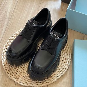 Luxury Ladies Desingner Dress Shoes Spring Autumn New Platform Platform Elevated Casual Shoe äkta läderkaka runda upp Pure White Women loafers klackar