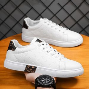 Män skor 2023 Nytt sommar lyx varumärke chunky sneakers för män pu läder vulkanisera skor avslappnad modeplattform sneakers femme skor