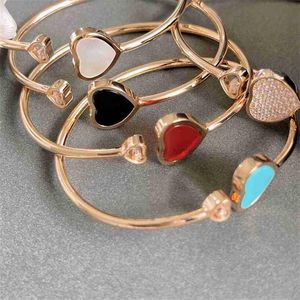 Bangle Luxury Brand Pure 925 Sterling Silver Jewelry for Women Happy Design Rose Gold Cuff Wedding Colorful Heart Diamond G221241G