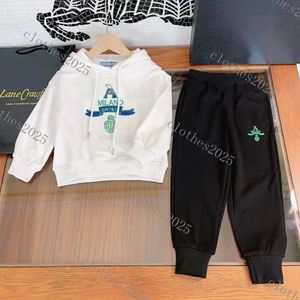 Luxury designer Autumn winter 2023 western style Clothing Sets European American fashion boys girls baby fleece trousers long-sleeved suit Kids Clothing top brand