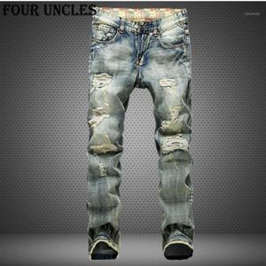 Stor storlek 42 2020 European Style Men Jeans Holes Frazzled Jeans Mens Casual Leisure Denim Long Pants Light Blue QQ02931259R