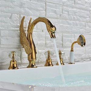 Badrumsduschuppsättningar Crystal Knob Swan Golden BathTub -kran Däck monterade 5 hål utbrett badkarmblandning med handskor torneir300e