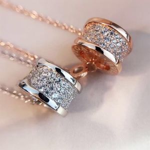 Populärt halsband lyxiga officiella reproduktioner diamanter hängen halsband toppkvalitet 18k guldpläterad kärleksserie avancerad aaaaa 2077