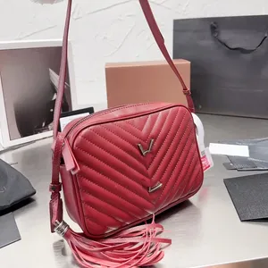 Sıcak lüks tasarımcı çanta püsküllü çanta moda kadın deri omuz çanta saçak fringe messenger cüzdan altın logo tasarımcısı kamera çantası crossbody çanta omuz çantası