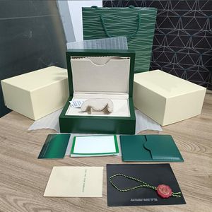 Luxury Green Watch Box Cases Original Withs Cards and Papers Certificate Handväskor Lådor för 116610 116660 116710 Klockor med gåva332f