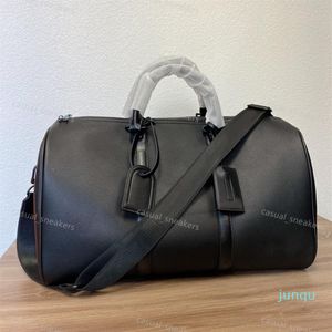 2022-Classic Design Duffle Bag för män Kvinnor Svartbruna läder resväskor Topphandtag Bagage Gentleman Business Holdall Tote245T