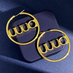 Kvinnor Earings Designer Jewelry Gold Hoop örhängen med ihåliga engelska bokstäver Tillbehör Luxurys Studs Silverörhängen BOUCLES 5C259H