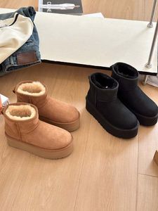 Schneestiefel, Designer-Damenfell- und Pelz-integrierte Plüsch-Tiefschnitt-Baumwollschuhe mit flachem Schnitt, warme Brotstiefel, modische und vielseitige kurze Stiefel