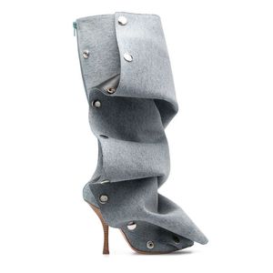 Metallknopf, gespleißte Denim-Stiefel, High-Heel-Stiefel, hohe Barrel-Schuhe, Internet-Berühmtheit, Auto-Show-Modell, modische Stiefel für Mädchen, Party-Schuhe