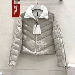 Designer Down Parkas Short Sticker Abzeichen Farbblock verdickte warme Puffer Brotsuit Jacke Frauen Wintermantelgröße