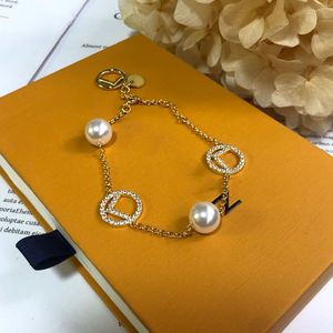 Bracciale di design da donna Bracciale a catena di lettere classiche di marca Braccialetti di fascino Bracciale di perle di moda in oro Gioielli di design di lusso con scatola D-5