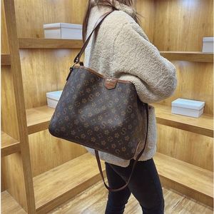 6301# Women Luxurys Designers Fags Crossbody Hide Hand Handbag Poundes Counder Shopping Totes Bag238C