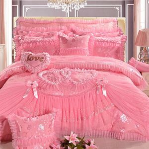 Lyxrosa hjärtformad spets sängkläder Set King Queen Size Princess Wedding Bedclothes Silk Cotton Jacquard Satin Däcke Cover Bed S2175