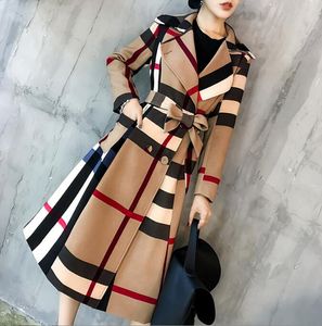 Nowe kobiety Trench Coats Autumn Winter Lapel Długie płaszcz dla kobiet w stylu vintage dopasowanie koloru w kratę wiatrówki pasek mody płaszcz żeńska pluz rozmiar 3xl