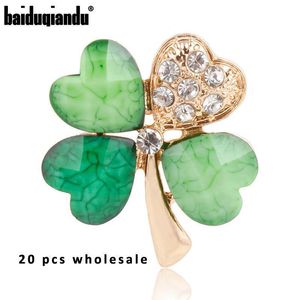 Pins Brooches 20 pcs Wholesale Geen Plants Clover Lapel for Hijab Suit Dress Hat Bags Decoration Jewelry Accessories 230909