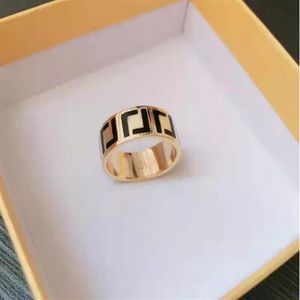 2022 Designer Qualité Extravagant Channel Set Love Band Bague Or Argent Rose Lettre En Acier Inoxydable Anneaux Mode Femmes Hommes weddi186c