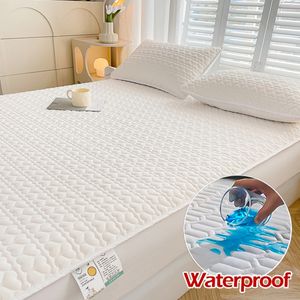 Mattress Pad Cover Waterproof Fitted Sheet Thicken Antibacterial Bed Protector with Elastic Bands Queen King Size 230909