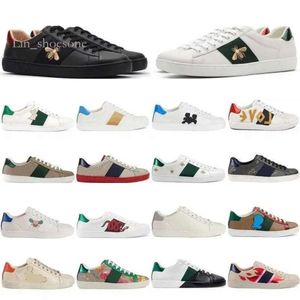 2023 Herrkvinnor Casual Shoes Italy Gold White Green Red Stripe Italy Tiger Snake Sneaker Trainers Bee Brodered Walking Sports Ace