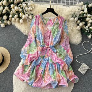 2023 Casual Dresses Fashion Runway Wunderschöne Blumenrüschen Chiffon Strandkleid Frauen V-Ausschnitt Lange Puffärmel Blumendruck Boho Rob295R