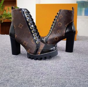 2023 Nova bota designer feminina botas curtas de luxo moda couro botas de salto alto