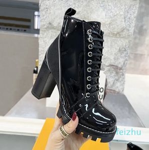 Toppkvalitet Chunky Heel Martin Laureate Ankle Black Beige Suede Leather Boots Treaded Rubber Booties Lady Classic Designs