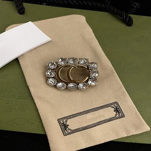 Luksurys Designers Jewerly Diamond Vintage Bożka żółta mosiężna litera broszki 18k złota okrągłe broszka przyjęcie weselne Broche 20262I