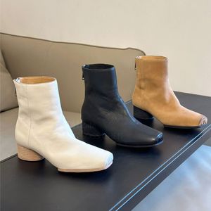 Alta qualità Tendenza moda Stivaletti grossi in pelle con punta quadrata Stivaletti firmati Martin Knight Scarpe da ufficio eleganti Calzature di fabbrica