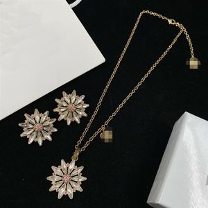 Ny modekristallblomma krysantemum halsband örhänge hårnål uppsättningar banshee medusa huvud mässing damer designer smycken gåvor ms1244c