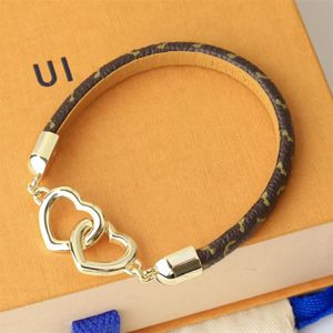 Armband Luxurys Designers Women Charms Armband Bokstäver Love Design Fashion Jewelry Material Läder med armband BOU283S