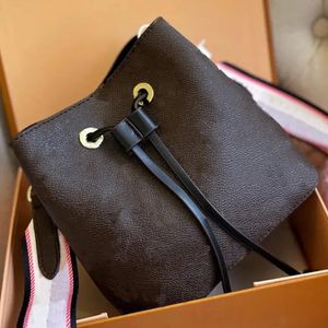 Domowy styl klasyczny damskie torby na ramię Brązowy kwiat Regulowany pasek Nowe torby modowe dobrej jakości skórzana designerka Neonoe Crossbody Bag z torbą na kurz