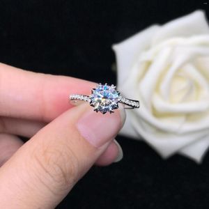 클러스터 반지 놀라운 눈 플레이크 스타일 0.5/1/2ct D Moissanite 약혼 18K 750 화이트 골드 웨딩 링 최고 품질 영원히 지속됩니다.