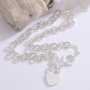 Märke lyx enkel klassisk kärlek hjärtdesigner hänge halsband s925 silver par älskare män kvinnor elegant ol länk kedja choker halsband armband smycken