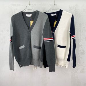 디자이너 고급 가을/겨울 패션 하이 스트리트 면화 긴팔 스웨트 셔츠 풀버 통기성 캐주얼 까마귀 남성과 여성을위한 줄무늬 패턴