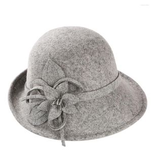 Berets England Style Ladies Wool Fedoras hattar svart vit blomma filt hatt mode kvinnor maison michel cloche cap