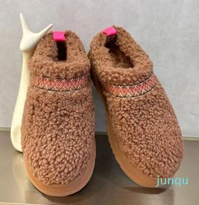 Tuts Fluffy Slippers Boots 2023 Lamb Fur One 플랫폼 플랫폼 신발 고위 빵 헤드 슬리퍼가있는 플랫폼 플랫폼 신발