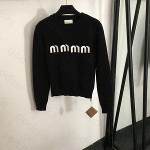 Maglione da donna stile semplice con lettera ricamata in maglia pullover camicetta di design maglieria ampia a maniche lunghe