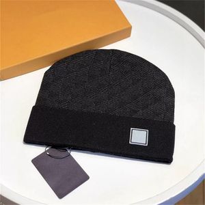 Modedesigner hattar mäns och kvinnors mössa fall/vinter termisk stickad hatt skidmärke motorhuven hög kvalitet pläd skalle hatt lyx varm mössa c-5