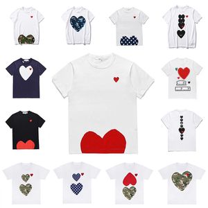 Designer Mens Camiseta Designer Red Heart Shirt Commes Casual Mulheres Camisas Crachá Alta Quanlity Camisetas Algodão Bordado Clássico Amor