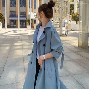 Trench da donna 2023 Cappotto da donna di moda Beige Blu lungo doppiopetto con cintura Primavera Autunno Lady Capispalla allentato coreano femminile