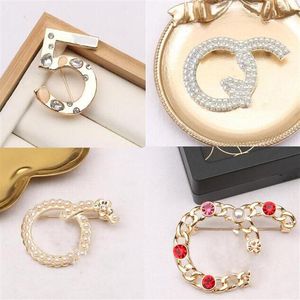 Brand Luxurs Design Brooch Women Crystal Rhinestone Letters Brooches Suit Pin Fashion Jewelry Clothing Decoration Accessories269l