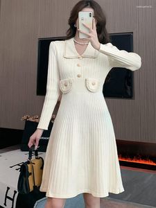 Abiti casual Abito lavorato a maglia a maniche lunghe elegante moda vintage francese per donna Autunno Inverno Maglione temperamento sottile pieghettato