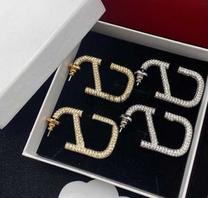 Stud 2022 Modne kolczyki biżuteria Women Men Projektantki kolczyki Ear Studs Letter v Diamonds Luxurys Golden Fashion Srebrna igła Weote z pudełkiem x0911