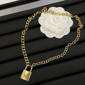 Klassiskt guldlås mode smycken brev b bröllop hänge halsband hög kvalitet