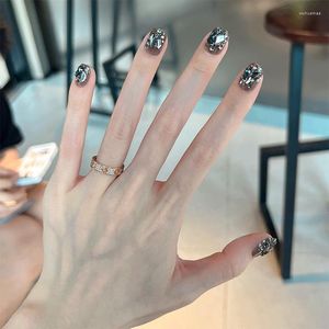 Falska naglar 24 st/set slitage och nagel grossist kort svart glitter aurora trasiga diamantprodukter patch falsk med lim
