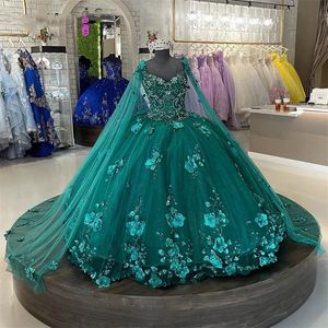 Emerald Green 3D Flowers Princess Quinceanera Dresses 2023 med fristående Cape Beading Crystal Sweet 16 Birthday Dress Vestido 322