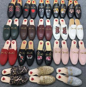 Mules Chinelo de couro Mocassim redondo com design sem costas Hardware acolchoado 100% couro Mulher homem mula Mules luxo Slip em chinelos princetown Mocassins Tamanho 34-46