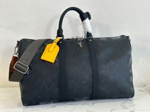 Utomhuspåsar Keepall 45 Luxury stor kapacitet Duffle -kedjekedjor Tryckpåsar Skriv ut ränder Lokaler mjuk enstaka överdimensionerad designer bagageväska M45611