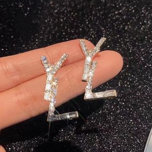 Charm designer mode örhänge kvinnor diamant kärlek örhängen premium smycken tillbehör par brev studörhängen populära lyx270s